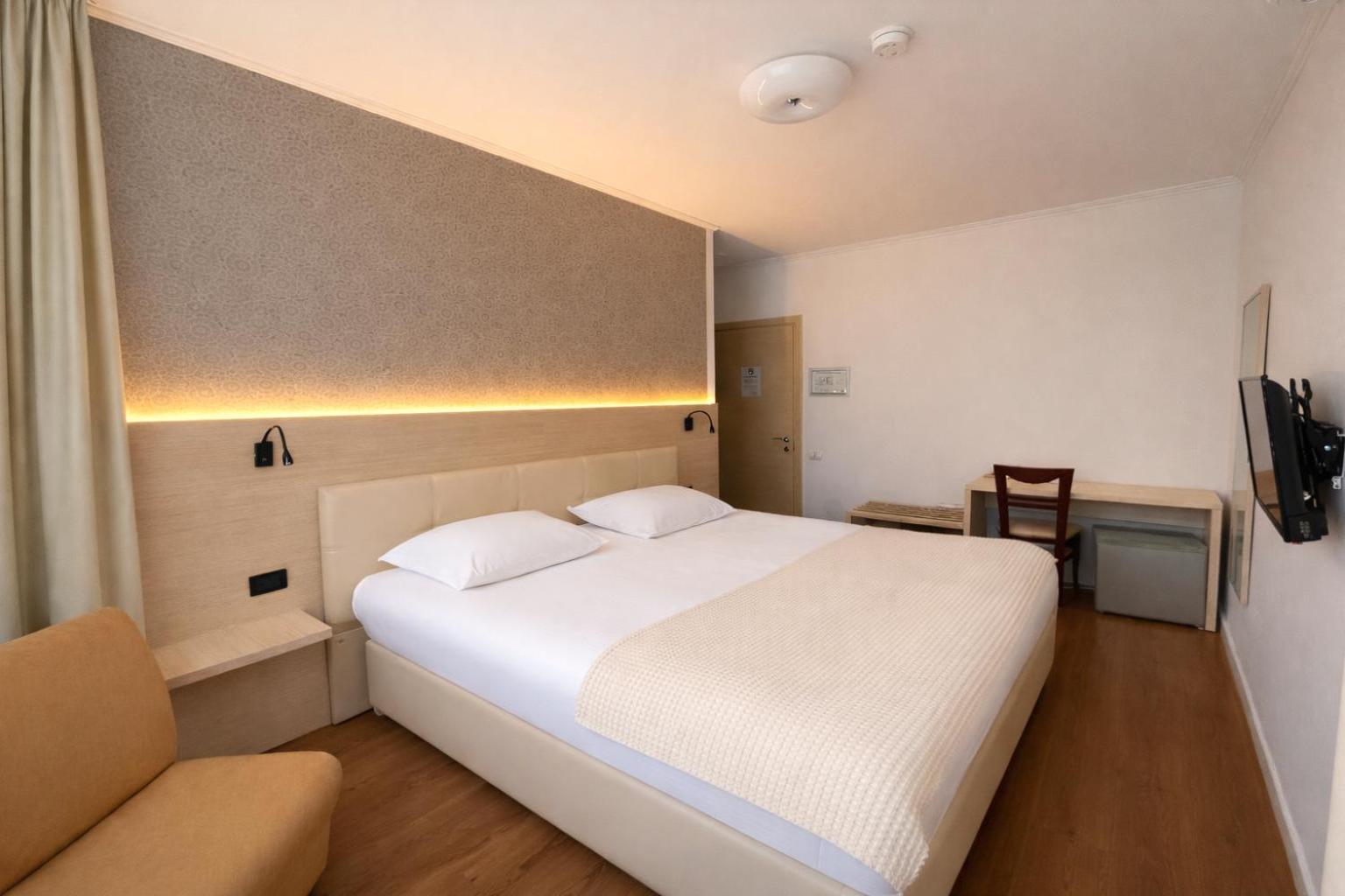 Double Room,1758562949:JPEG