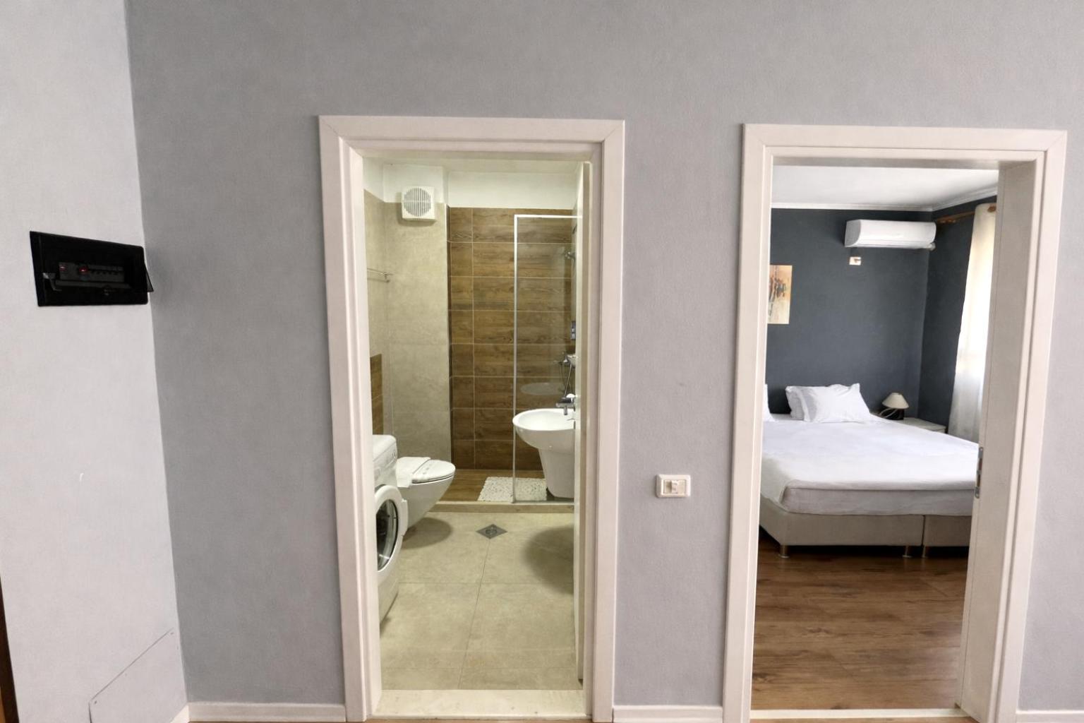 Deluxe King Suite