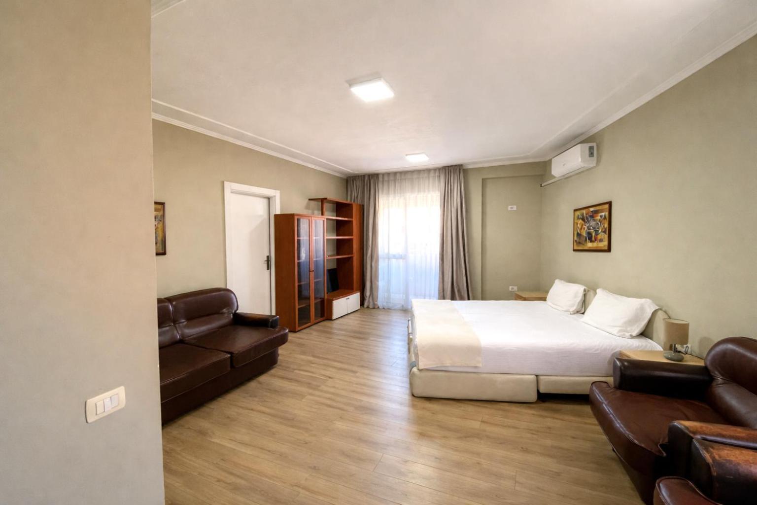 Deluxe King Suite