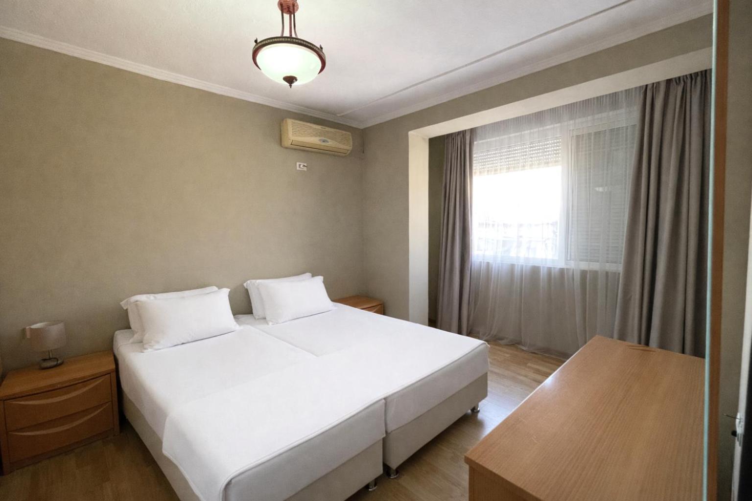 Deluxe King Suite