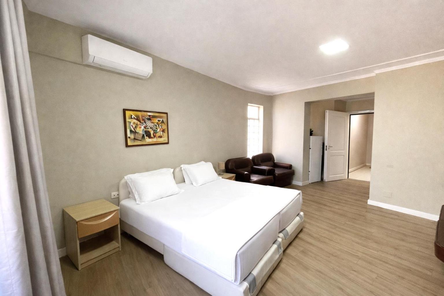 Deluxe King Suite
