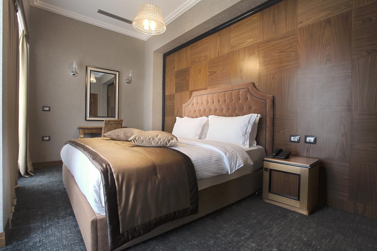 Executive Suite,516365442:JPEG